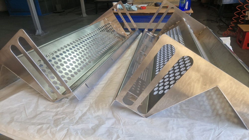 Cele două ansambluri din aluminiu executate în atelierul HABA
