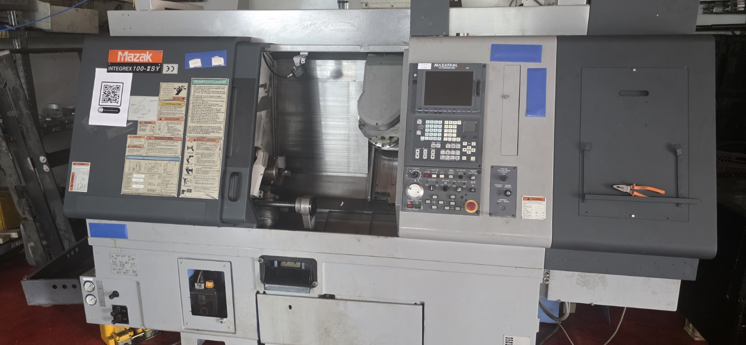 Mazak Integrex 100 SY — Vedere frontală cu zona de lucru deschisă