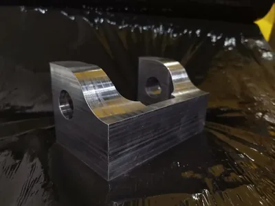 Piesă metalică prelucrată prin frezare CNC